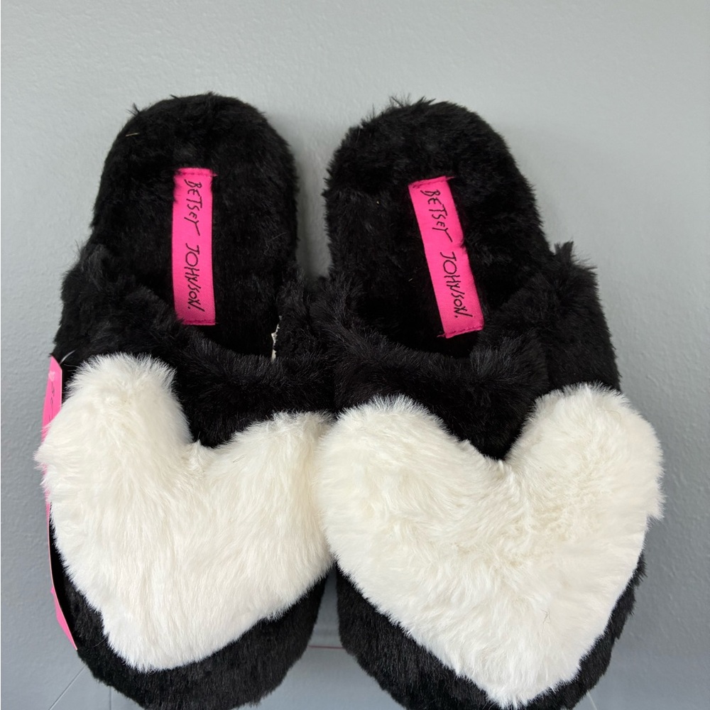 Betsey Johnson Fuzzy Black and White Heart Slippers size S 5-6